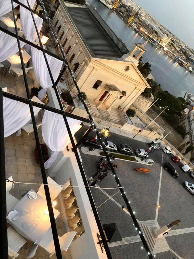 Hotel Castille Valletta Bagian luar foto