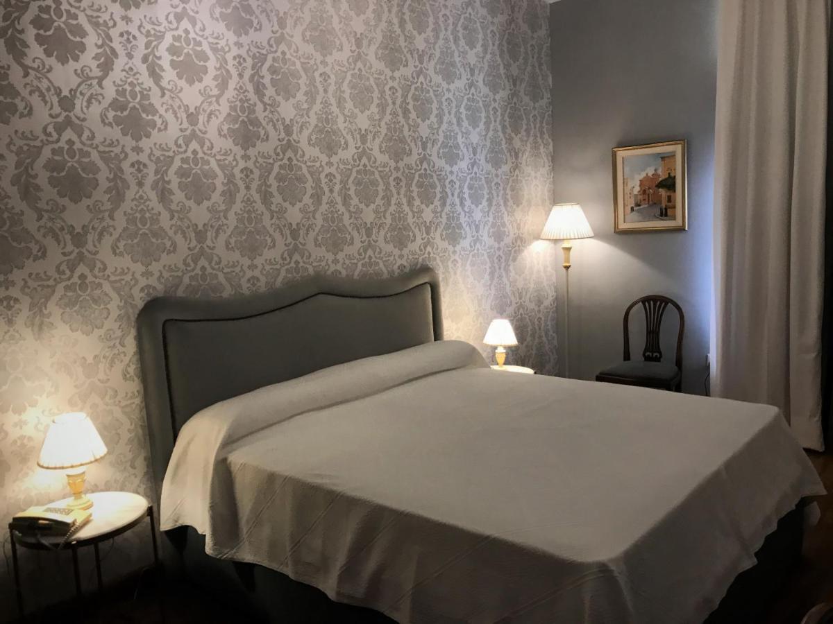 Hotel Castille Valletta Bagian luar foto
