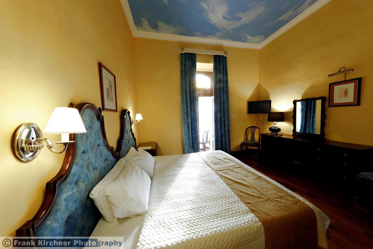 Hotel Castille Valletta Bagian luar foto