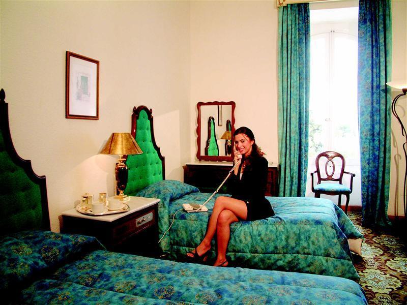 Hotel Castille Valletta Bagian luar foto